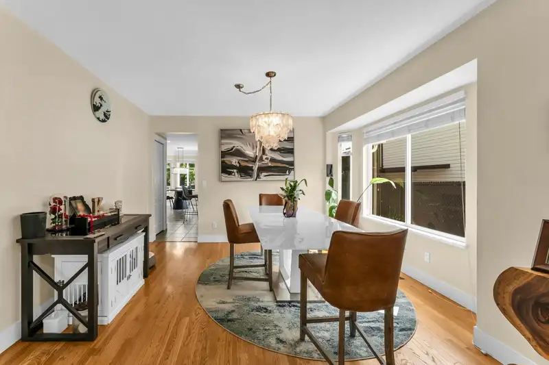 15295 111A AVENUE - photo 4 of 31