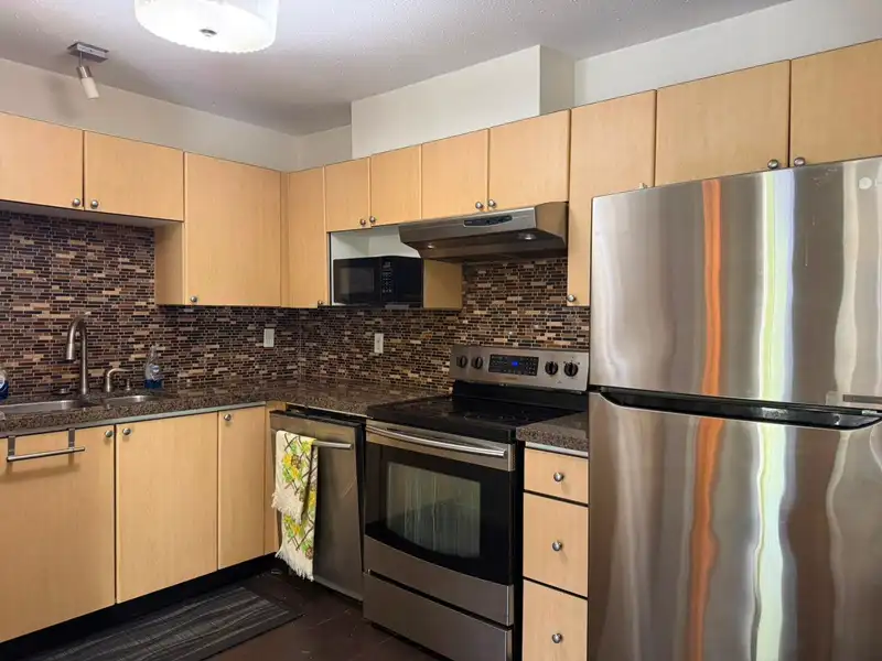 305 10188 155 STREET - photo 2 of 10