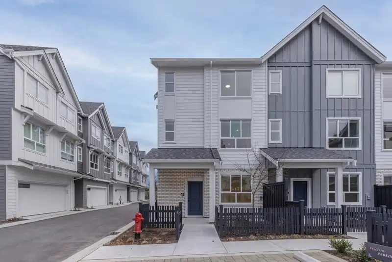 28 17458 100 AVENUE - photo 3 of 37