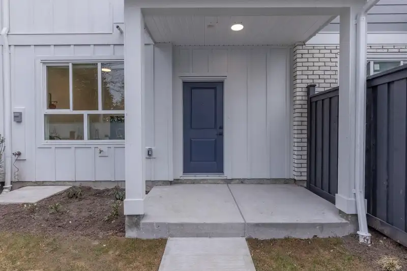 28 17458 100 AVENUE - photo 4 of 37