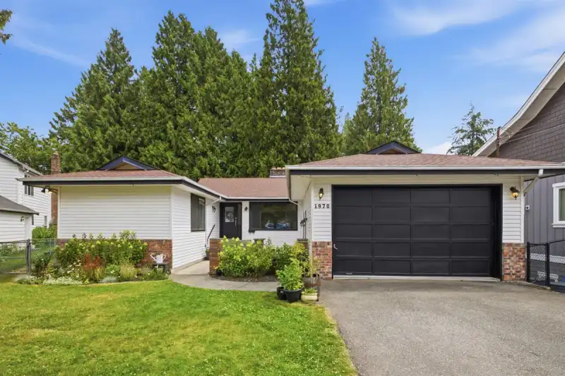 1970 POWELL CRESCENT - photo 1 of 40