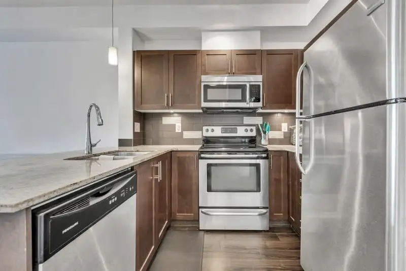 117 13468 KING GEORGE BOULEVARD - photo 4 of 23