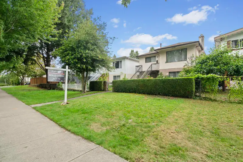 748 RUPERT STREET - photo 1 of 24