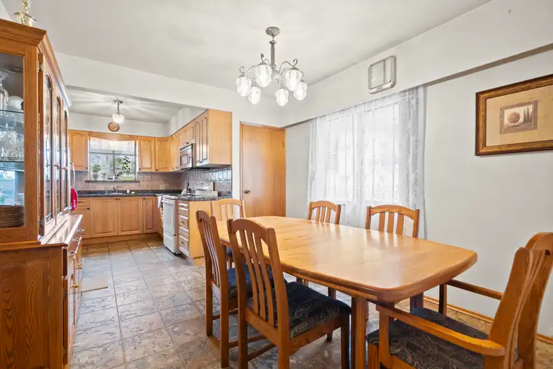 748 RUPERT STREET - photo 3 of 24