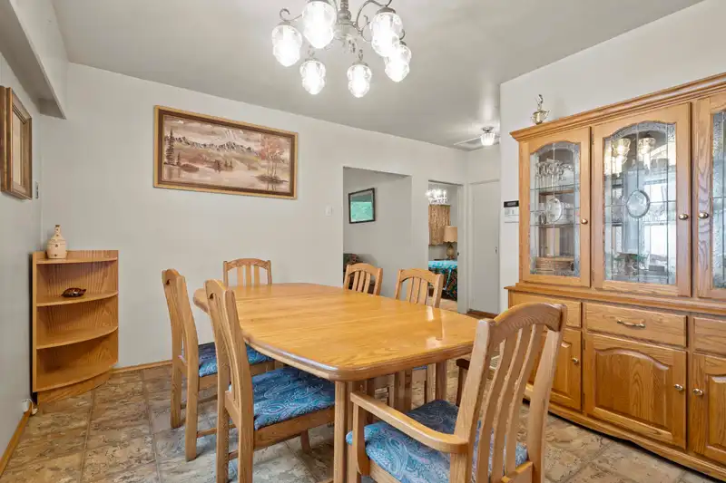748 RUPERT STREET - photo 4 of 24