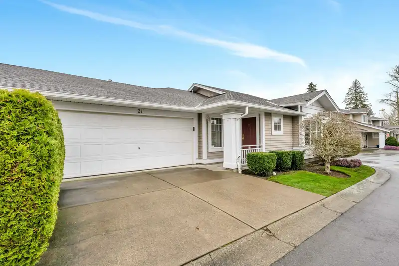 21 6885 184TH STREET - photo 2 of 39