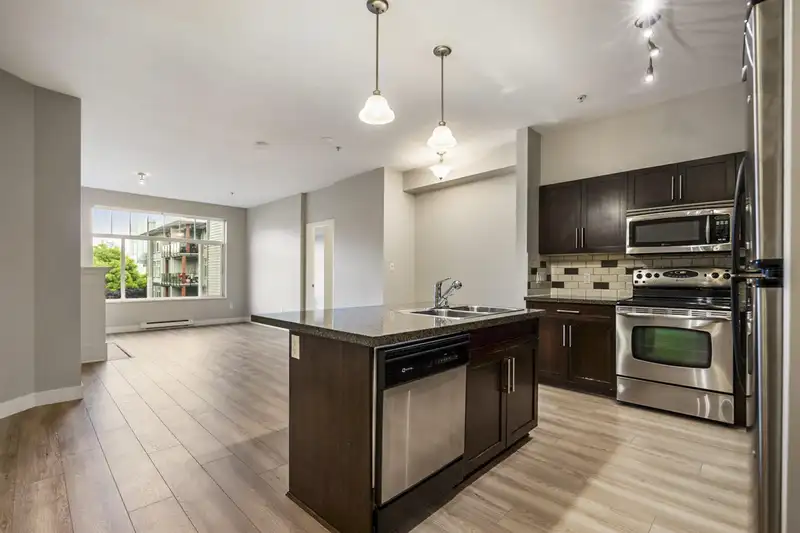 302 2353 MARPOLE AVENUE - photo 4 of 40