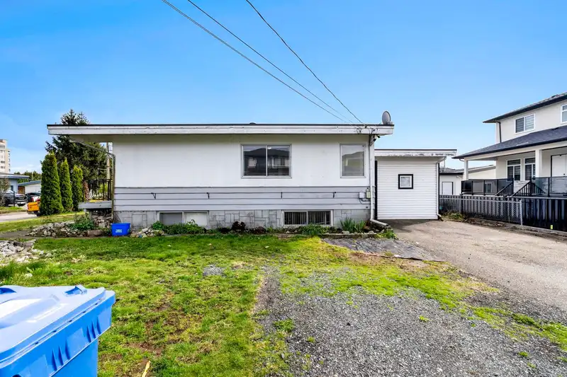 2815 CENTENNIAL STREET - photo 3 of 40