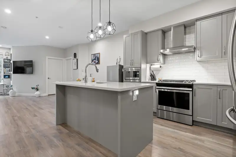 201 15436 31 AVENUE - photo 3 of 23