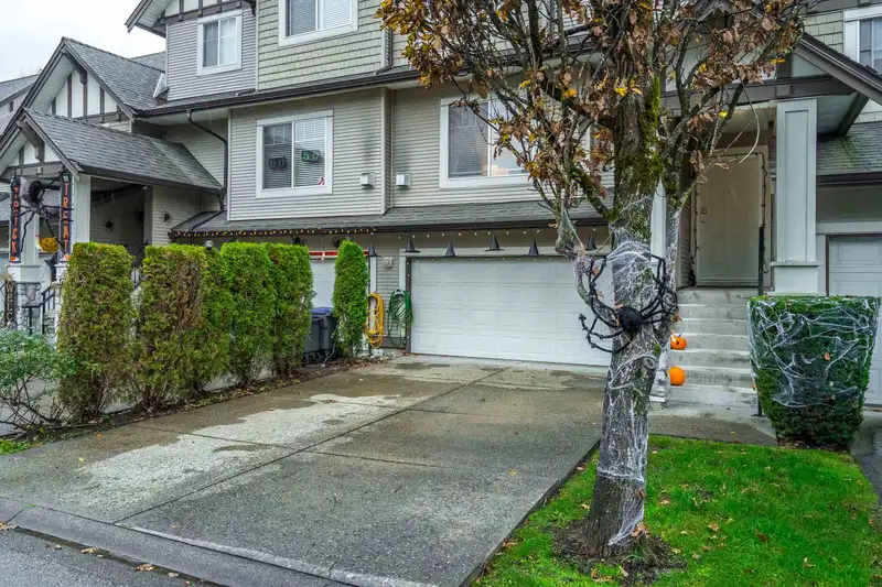 26 18181 68 AVENUE - photo 3 of 40