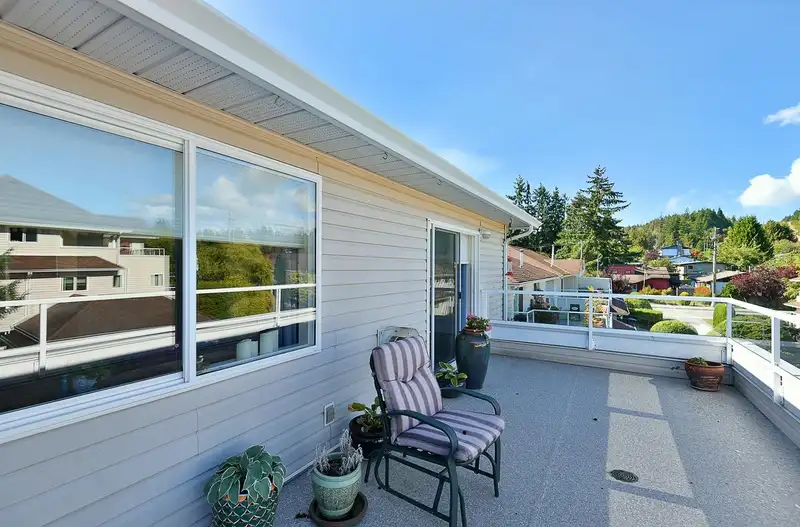 24 5610 TRAIL AVENUE - photo 4 of 25