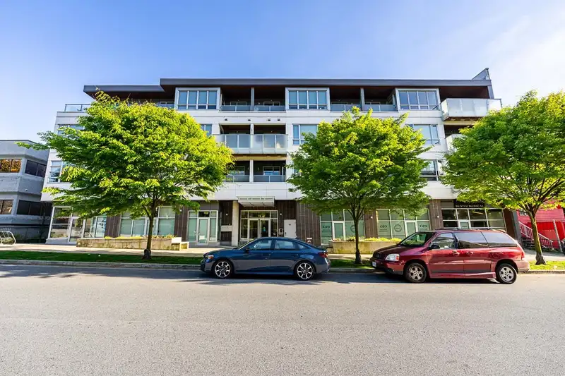 204 711 W 14TH STREET - photo 1 of 34