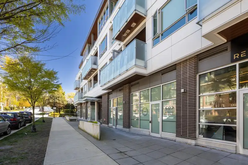 204 711 W 14TH STREET - photo 2 of 34