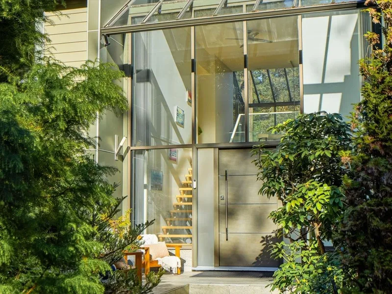 1260 SEYMOUR BOULEVARD - photo 2 of 25