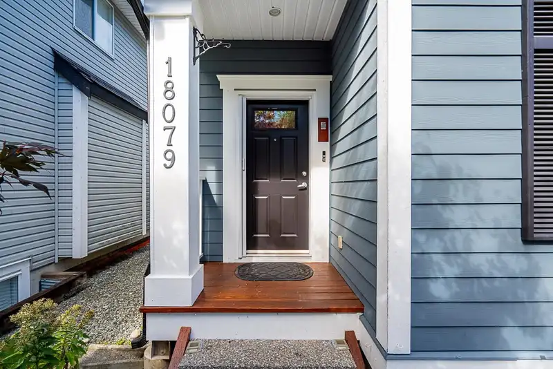 18079 70A AVENUE - photo 2 of 35