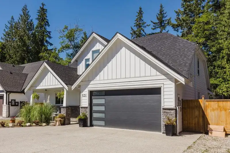 531 JORDAN WAY - photo 2 of 40