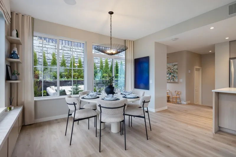 139 3637 SHEFFIELD AVENUE - photo 2 of 11