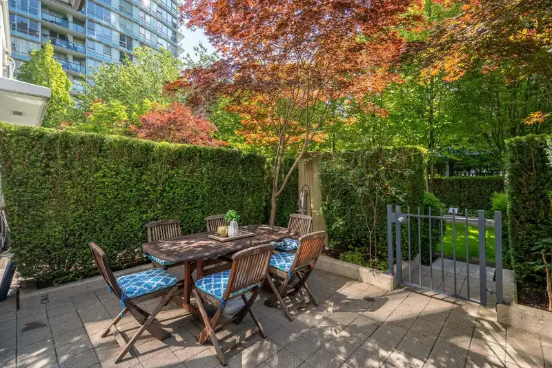 970 BEATTY STREET - photo 2 of 38