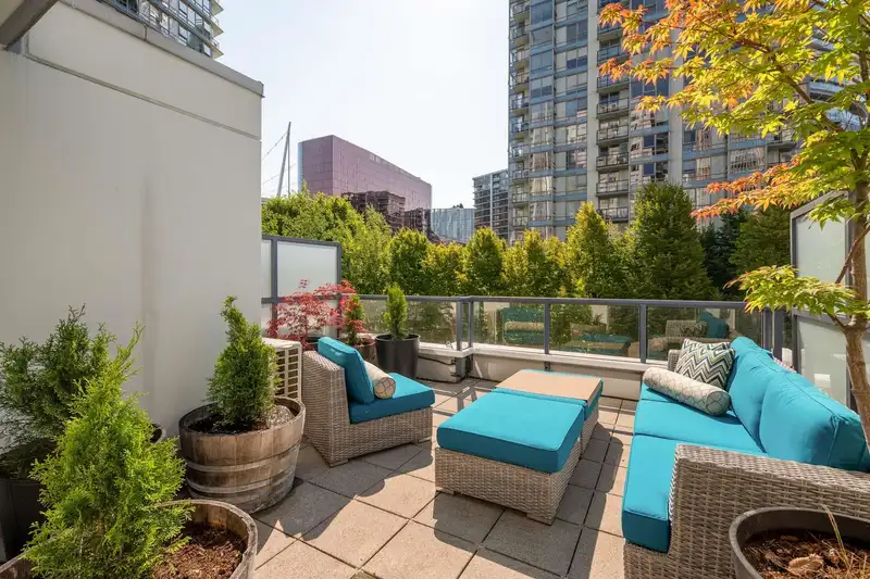 970 BEATTY STREET - photo 3 of 38