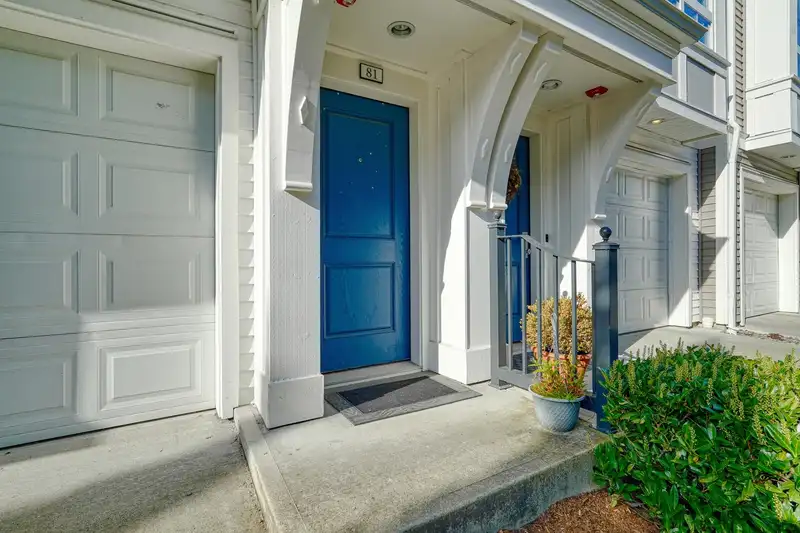 81 8476 207A STREET - photo 2 of 30