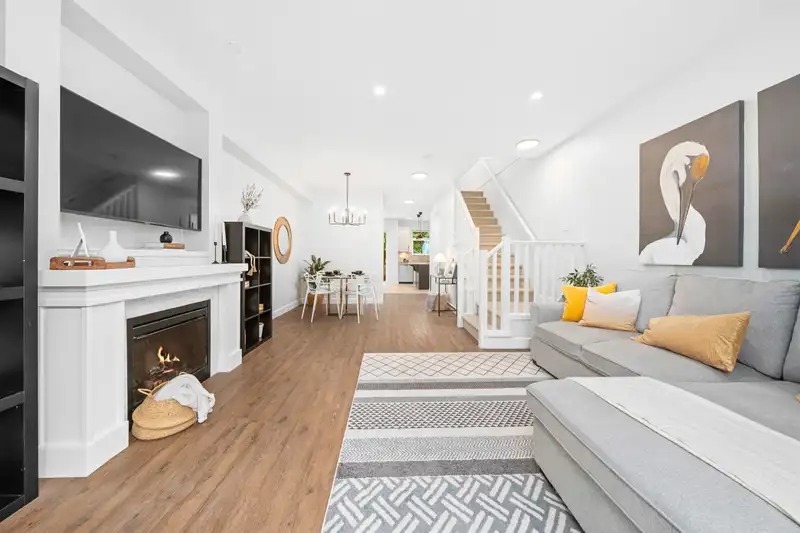 10 2979 156 STREET - photo 3 of 36