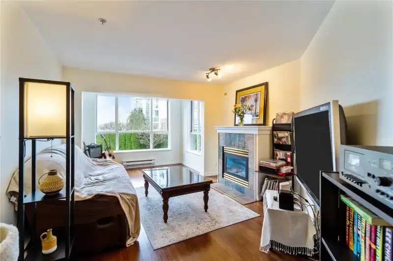 204 155 E 3RD STREET - photo 1 of 20