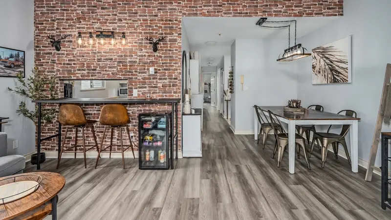 403 20556 113 AVENUE - photo 2 of 25