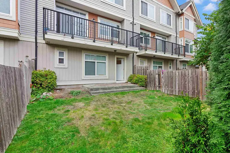 24 12092 70 AVENUE - photo 4 of 29