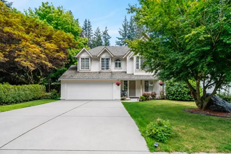 275 FORREST CRESCENT - photo 1 of 31