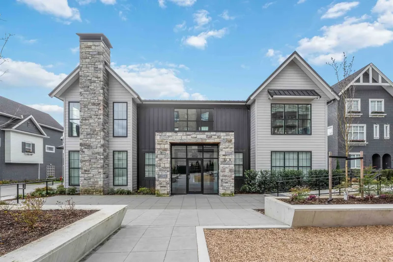 324 15738 85 AVENUE - photo 1 of 25