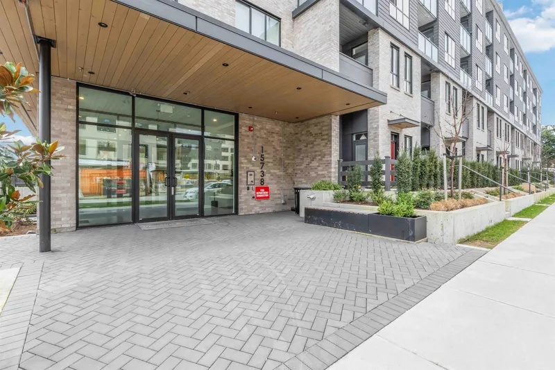 324 15738 85 AVENUE - photo 3 of 25