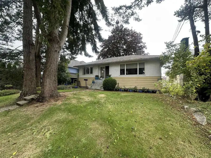 313 E 13TH STREET - photo 3 of 10