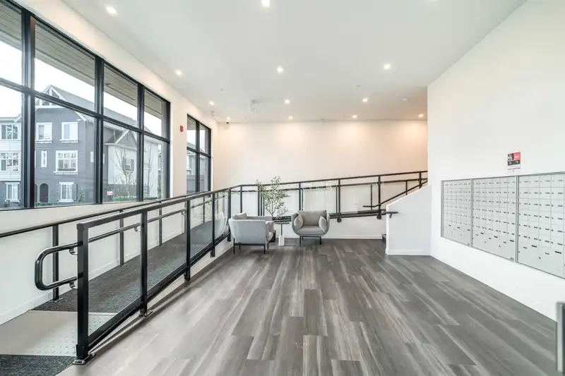 407 15738 85 AVENUE - photo 3 of 19