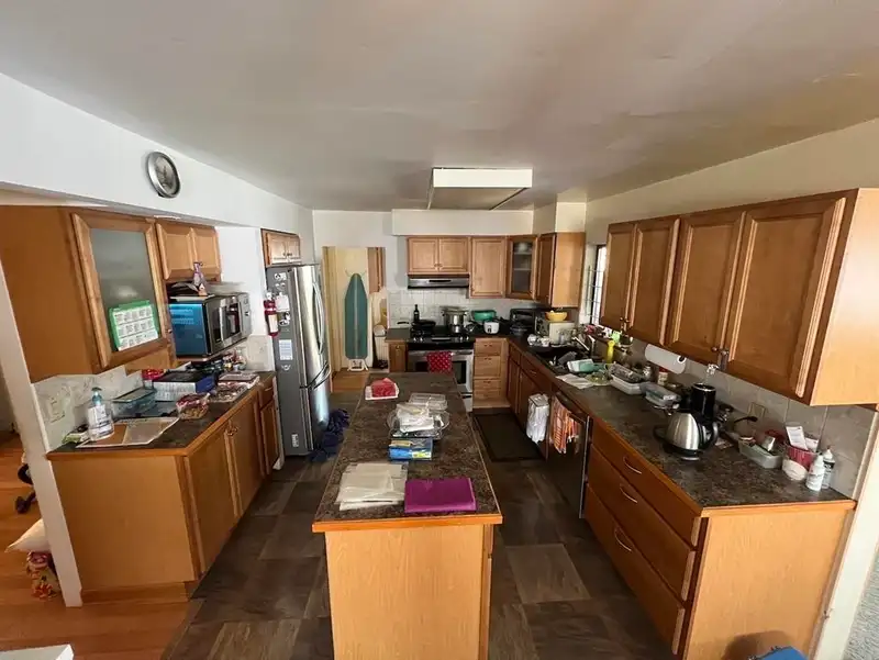 7225 GILLEY AVENUE - photo 4 of 25