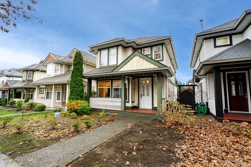 14858 58 AVENUE - photo 2 of 25