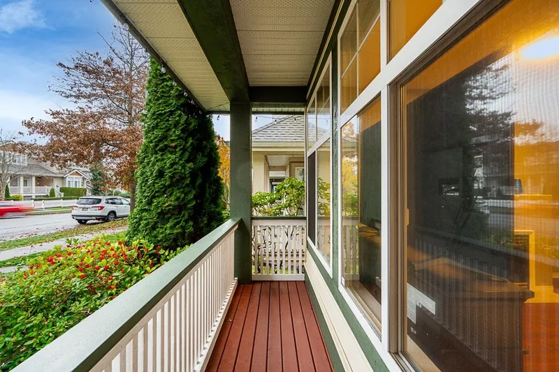 14858 58 AVENUE - photo 3 of 25