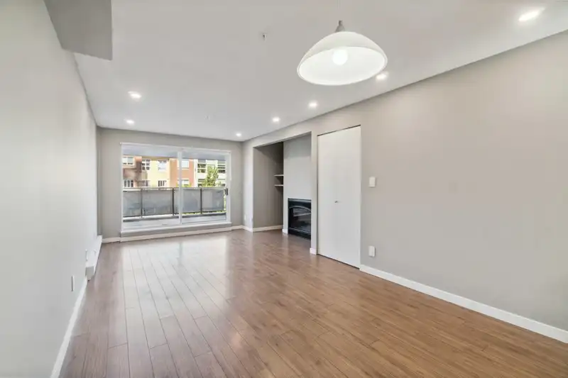 2 2880 W 4TH AVENUE - photo 4 of 34