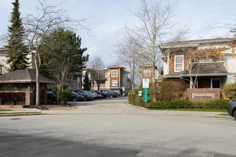 46 7100 LYNNWOOD DRIVE - photo 3 of 25