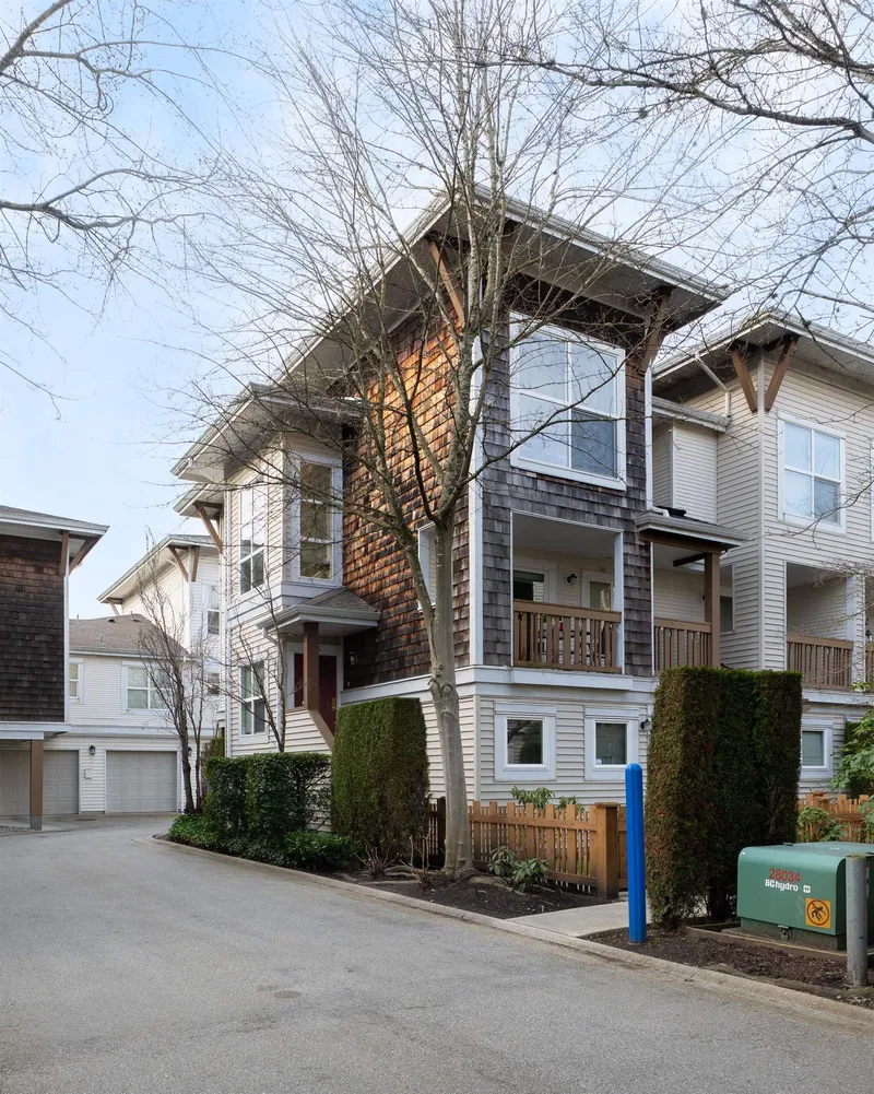 46 7100 LYNNWOOD DRIVE - photo 4 of 25