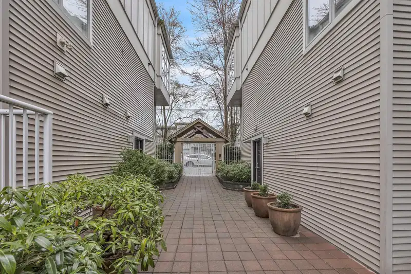 3 3150 W 4TH AVENUE - photo 4 of 26