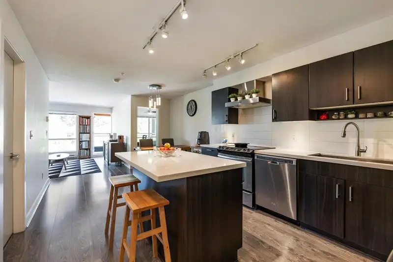 512 500 ROYAL AVENUE - photo 4 of 22