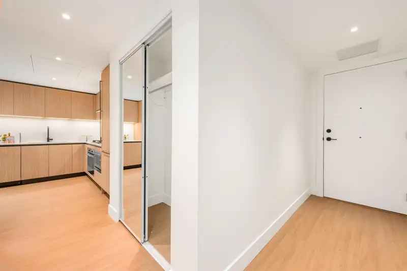 513 2235 E BROADWAY - photo 4 of 22