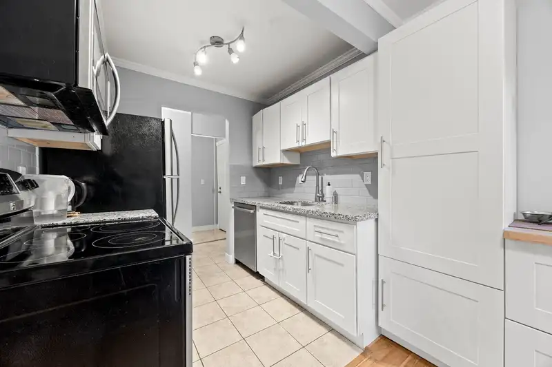 204 330 CEDAR STREET - photo 4 of 23