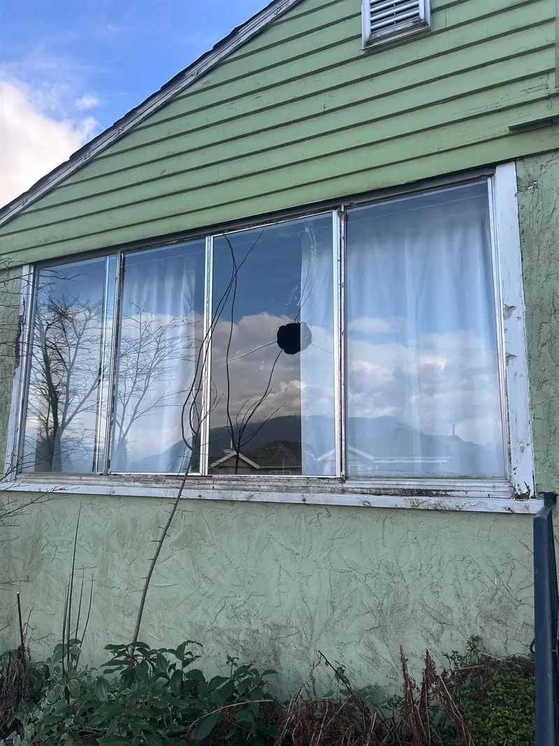 4386 OXFORD STREET - photo 2 of 7