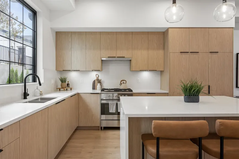 19750 76 AVENUE - photo 2 of 14