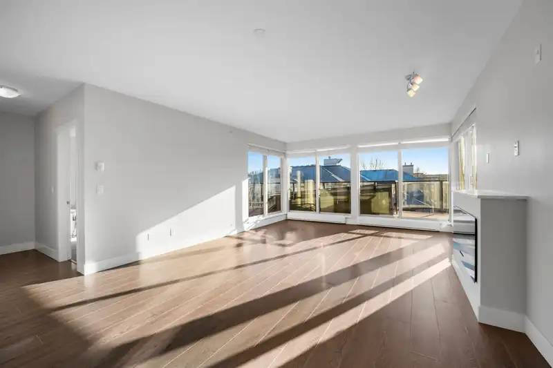 403 2460 KELLY AVENUE - photo 2 of 40