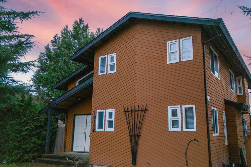 15112 96 AVENUE - photo 1 of 25