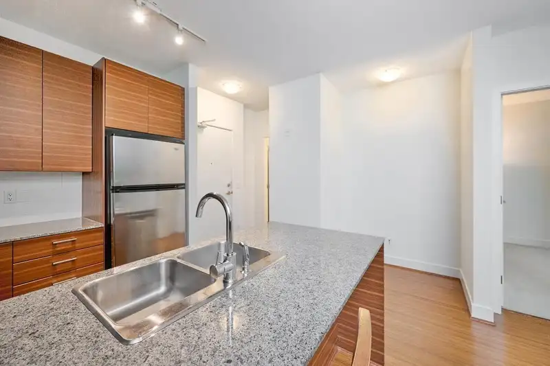 126 5788 SIDLEY STREET - photo 2 of 26