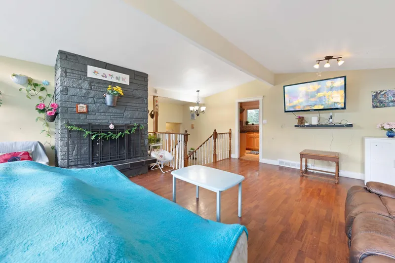 20624 48 AVENUE - photo 2 of 25