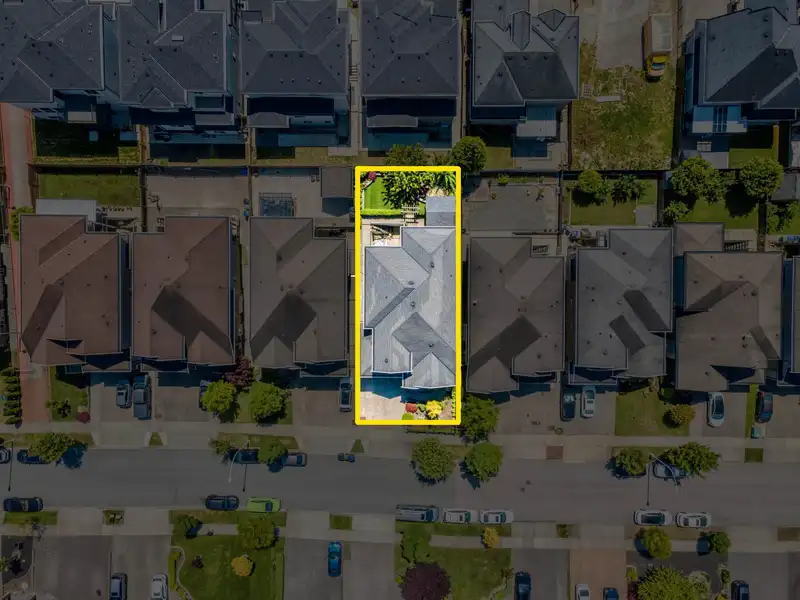 14706 63 AVENUE - photo 3 of 37